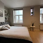 Cozy & Stylish Studio - Great For Short Trips